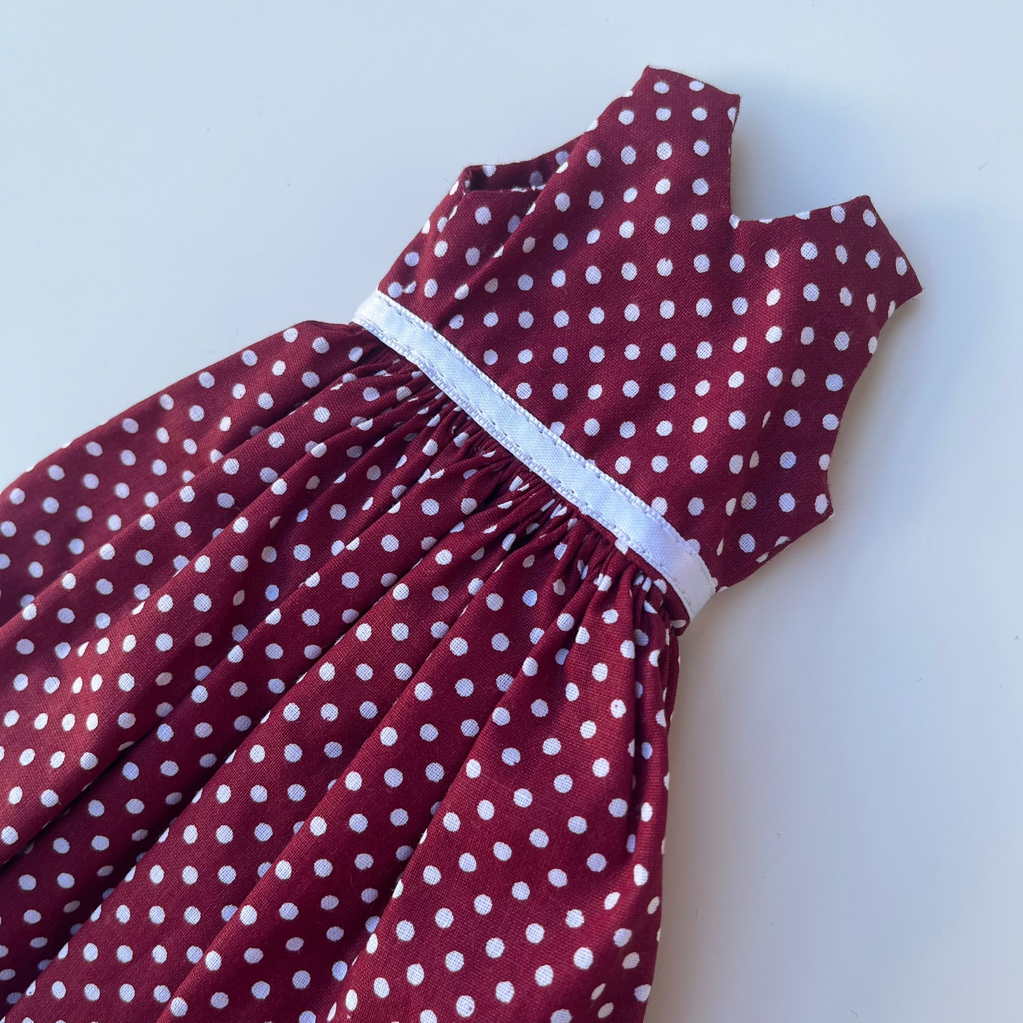 Babaruha - piros pöttyös