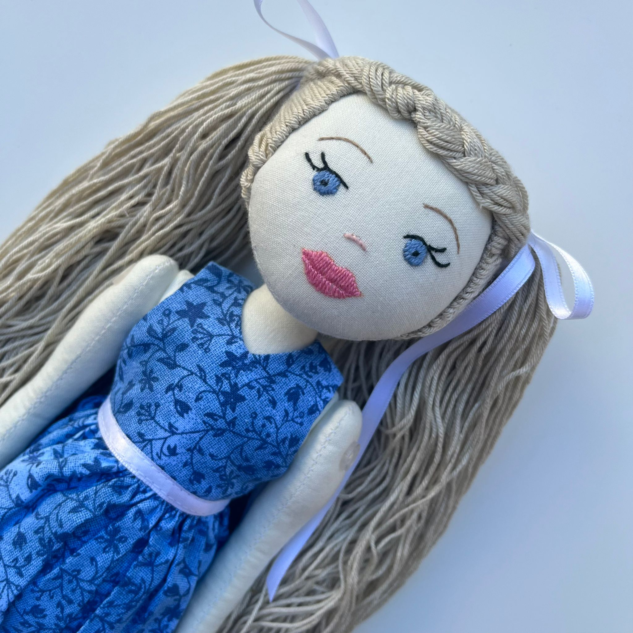 Öltöztethető textil baba - szőke