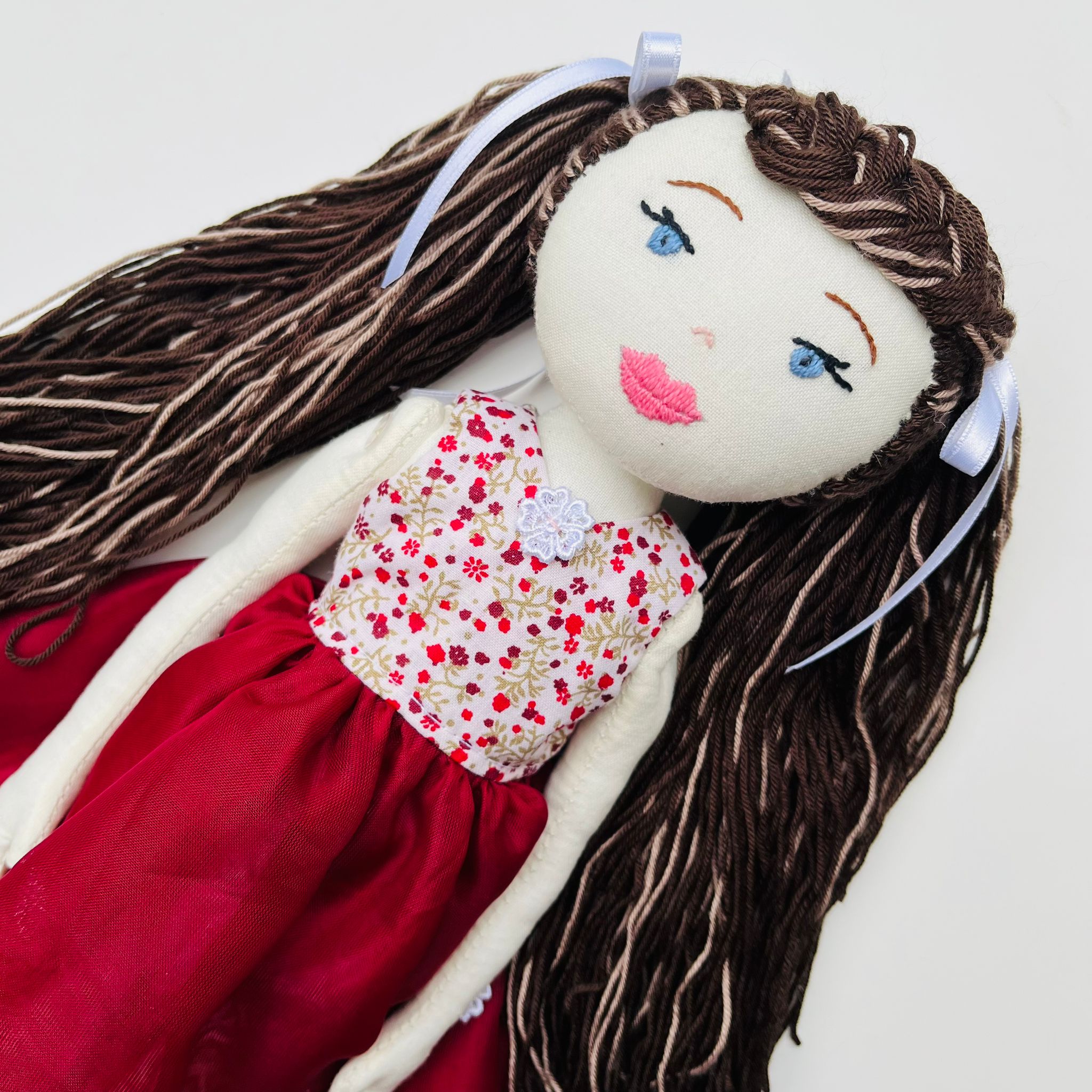 Öltöztethető textil baba - barna