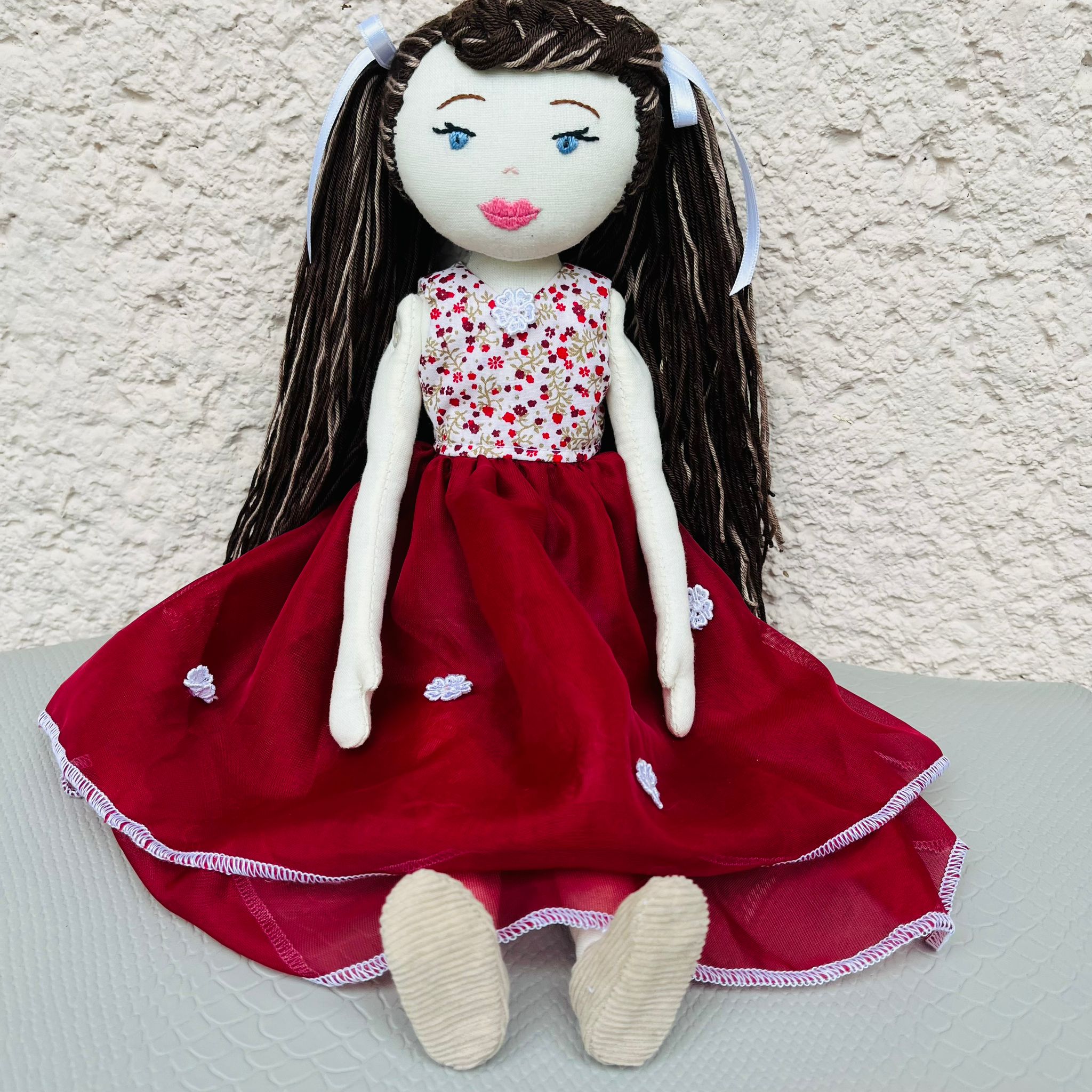 Öltöztethető textil baba - barna - Image 3